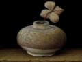 Vaasje met gedroogd hortensiatakje / Vase with dried hydrangea twig © Aad Hofman