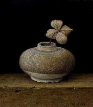 Vaasje met gedroogd hortensiatakje / Vase with dried hydrangea twig © Aad Hofman